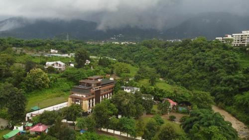 Pleasant Tree Hotels - Luxury Stay Amidst Nature in Rājpur