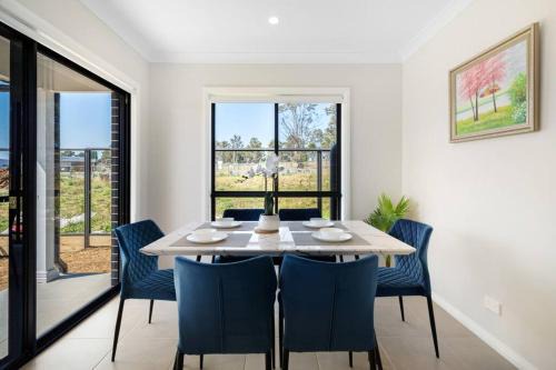 Relaxing Two-Level Retreat in Austral, NSW in Austral