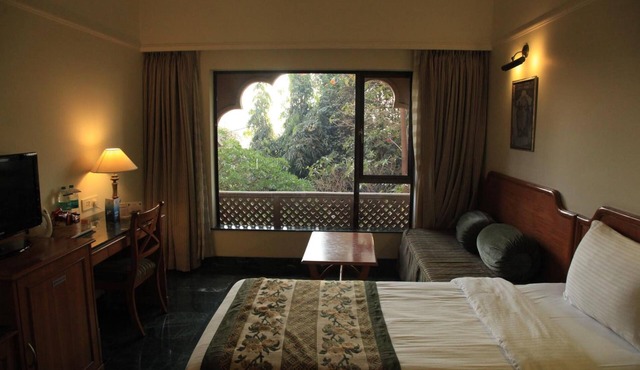 Renest Shraddha Inn - Shirdi