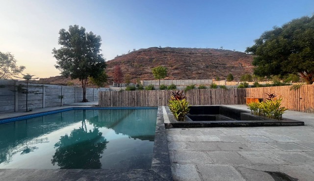Retreat at 3BHK Pool farmhouse near Ghrishneshwar Temple/Ajanta Ellora with AC