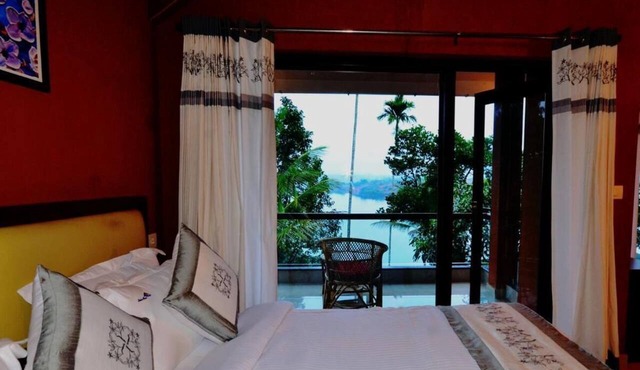 Room-lakerose Wayanad Resort - Lake View