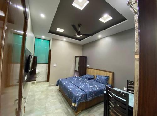 Royal Guest house in Una