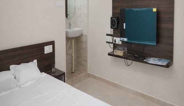 RSK Guest House in Thiruthani