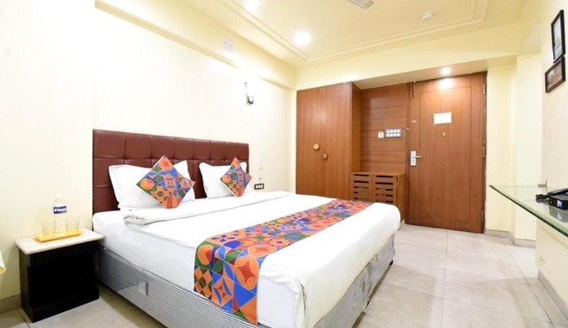 S R Rooms