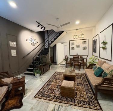 Saiwal Home - Walk to Airport & Phoenix Mall