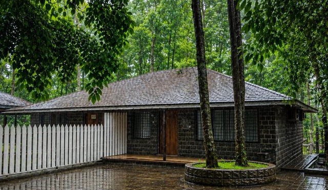 Savali Villa ,Pool, Nature Stay, Kayaking & Bonfire ,Barbecue & Family Getaway ,Bhor