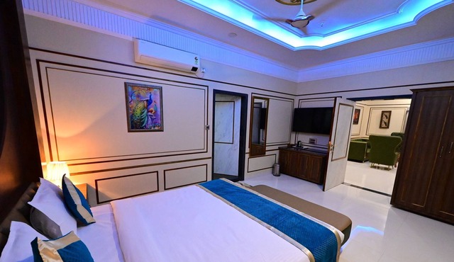Sawant Palace Hotel