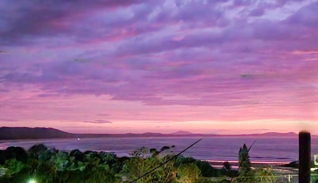 Shellseekers - easy walk to everything & fabulous views! in Crescent Head