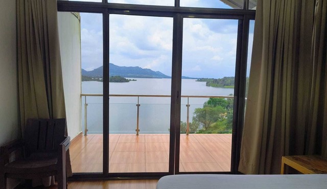 Shvas Island Resort