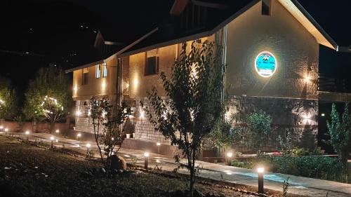 Skyview Cottages Manali in Manāli
