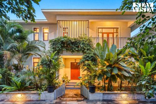 StayVista at Villa Springfield with Pool, AC, WiFi