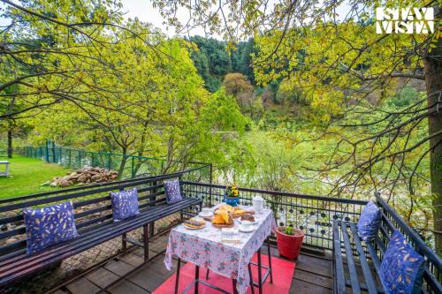 StayVista at Walnut House - Pet-friendly Villa with Alfresco Dining, BBQ, Bonfire in Pahalgām