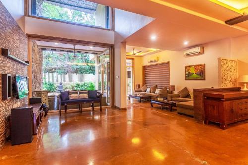 StayVista's The Happy Hive - Cozy rooms and a pool for a delightful stay