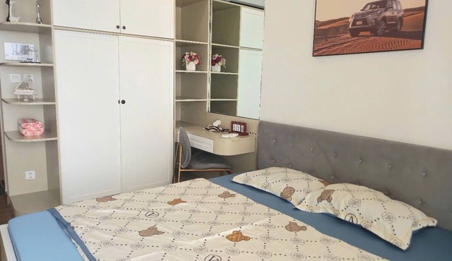 Studio apartment 35m2 in Ecopark, nice view, high speed wifi, fully furnished. in Van Giang District