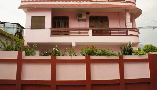 Studio Flat near river Ganges - Luxury, Location & Convenience - Fully Furnished in Rishikesh