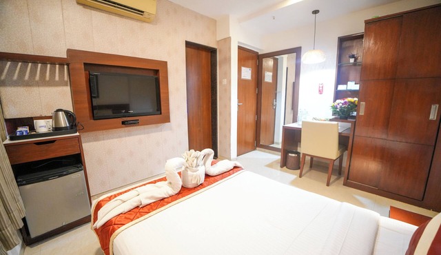 The Altruist Andheri Hotel