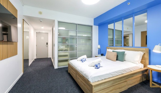 The Complete Studio | King Bed | Kitchen Laundry in Darwin City