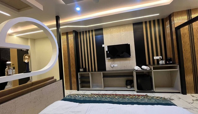 The Hotel Emerald in Nandapur