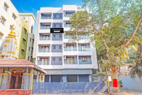 Townhouse Amanora Park Town Formerly Samrat Inn