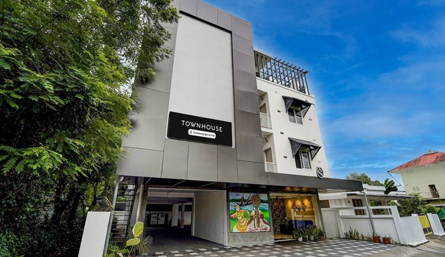 Townhouse Cochin Airport Skyluxe