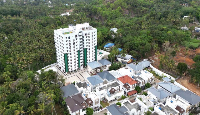 Tranquil 2-bedroom apartment with AC in charming Thundathil