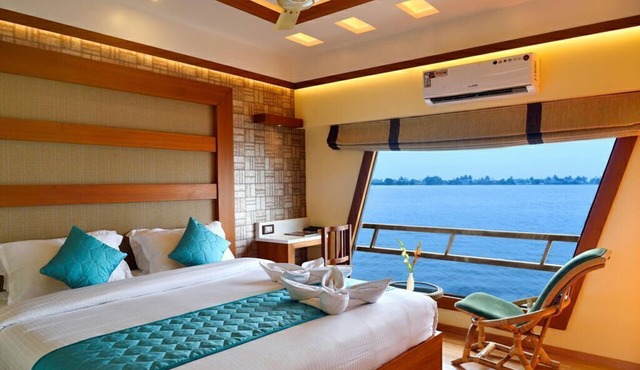 Upper Deck Houseboat