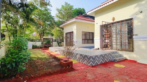 V Square Villa
