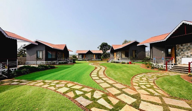 VaruWoods - Luxury Boutique Resort, Trekking & Water sports