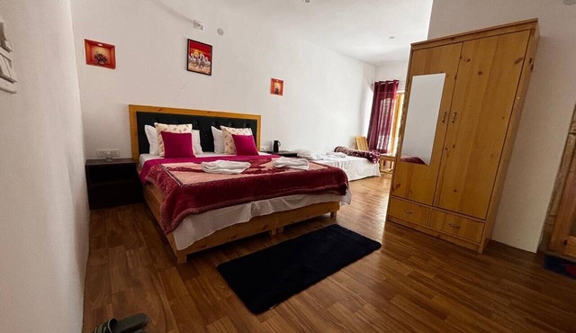 Veteran-Hosted Summer Getaway in Ladakh: Comfortable Rooms & Premium Service in Hunder
