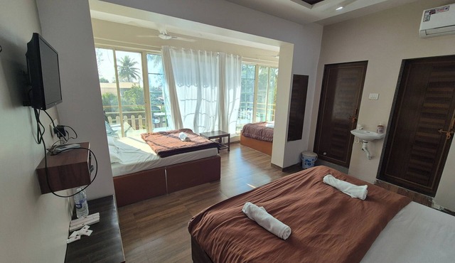White House Beach Resort