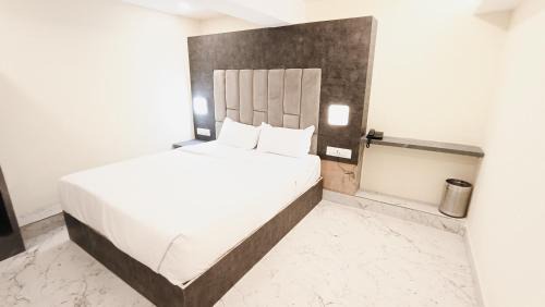 Goregaon West House | Hotel Richie Residency