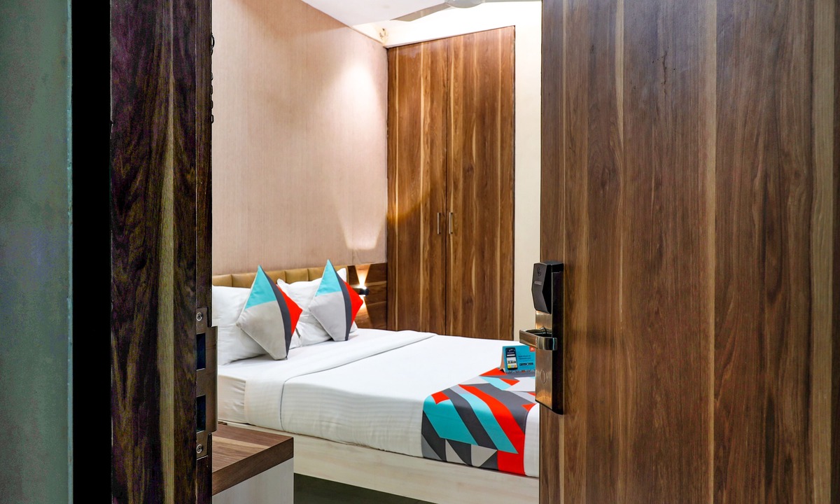 Kurla West Hotel | FabHotel Grand Heritage