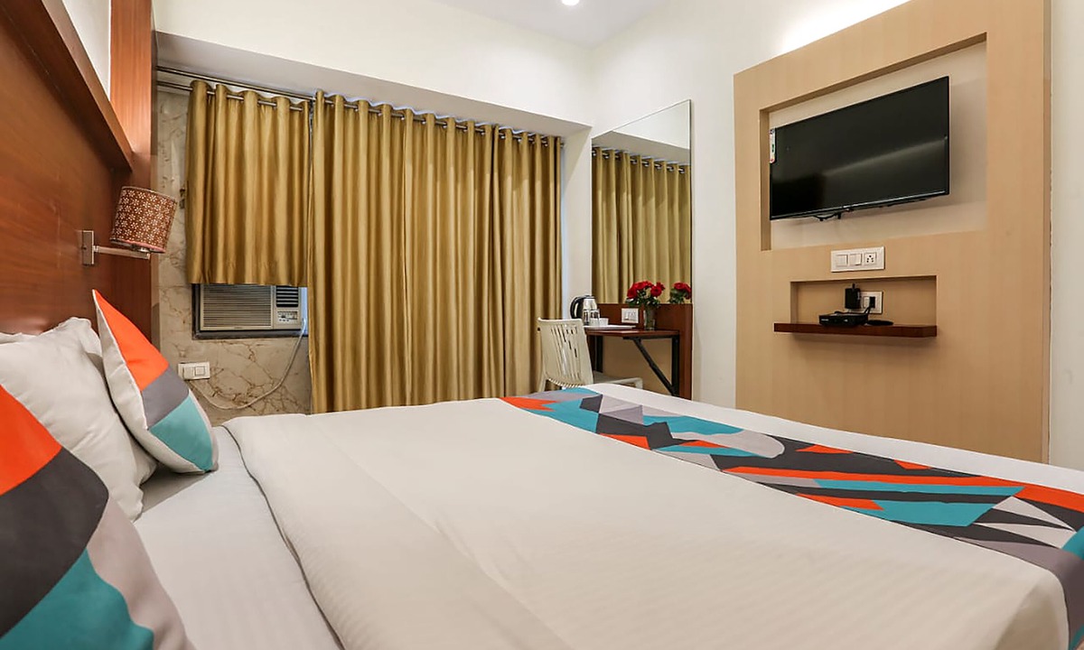 Kandivali Hotel | FabHotel Spring inn
