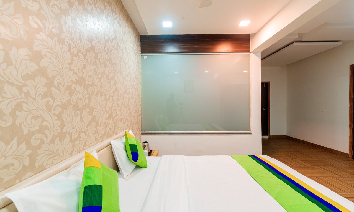 Kalyani Nagar Hotel | Treebo Spring Brooks, Kalyani Nagar