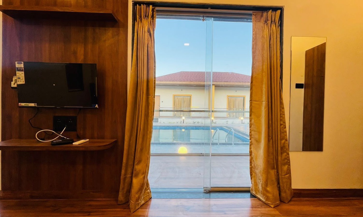Jadhavwadi Hotel | Hotel Amrai 69