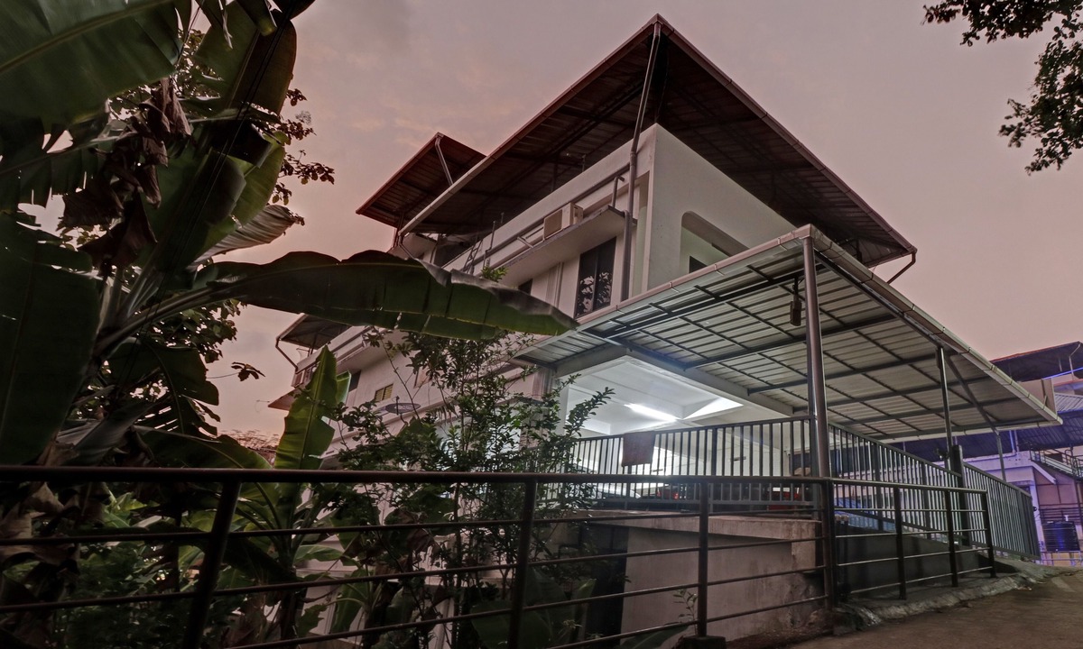 Aluva House | Treebo Nirupama, 750m from Aluva Railway station