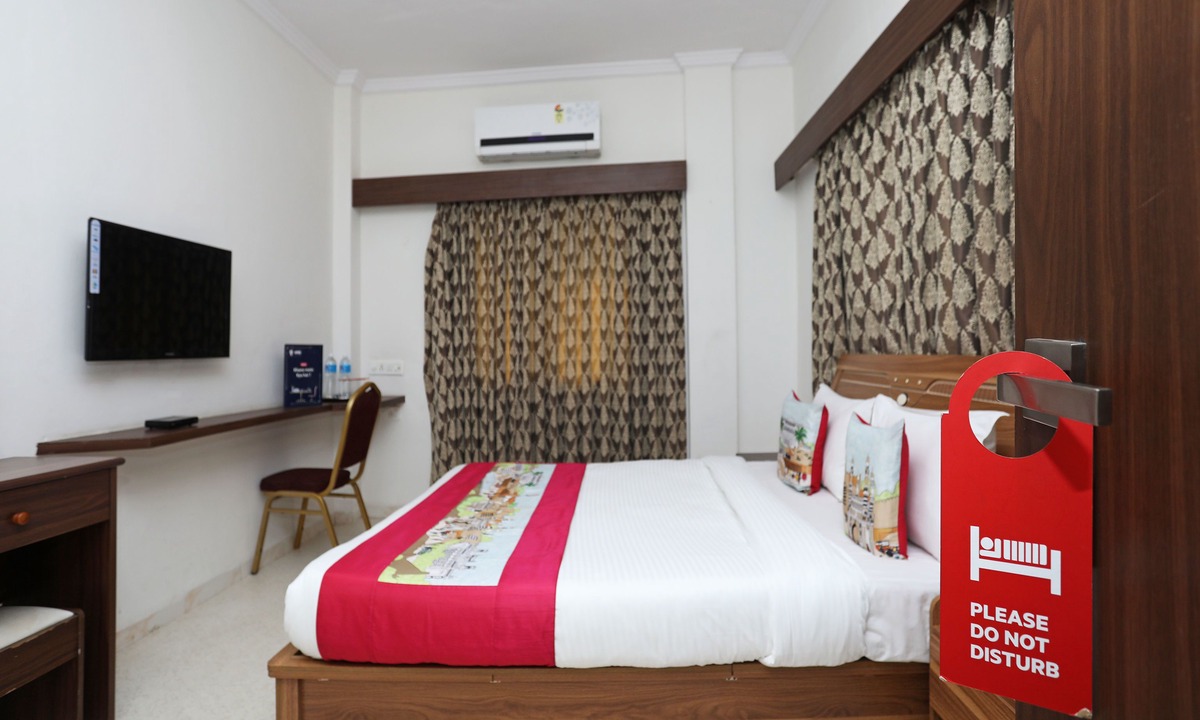 Nashik Hotel | OYO 10671 Hotel Sai Prem