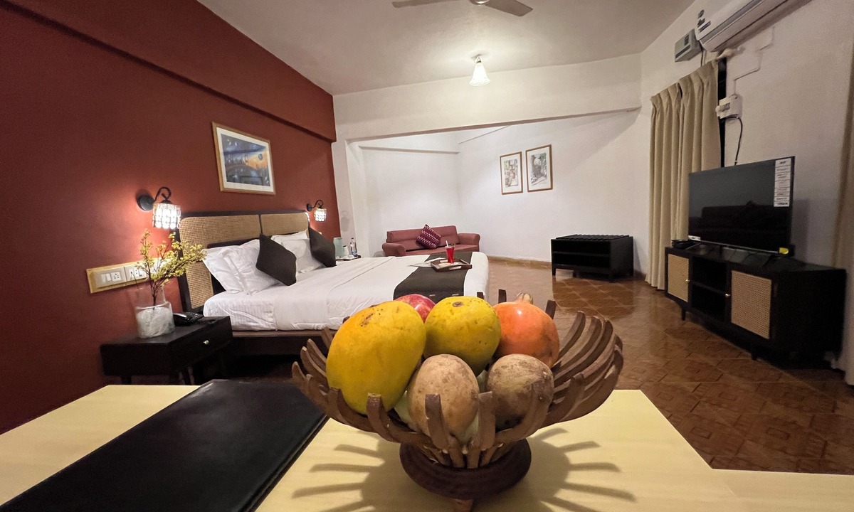Niravade Hotel | Konkan Crown Resort & Club Sawantwadi