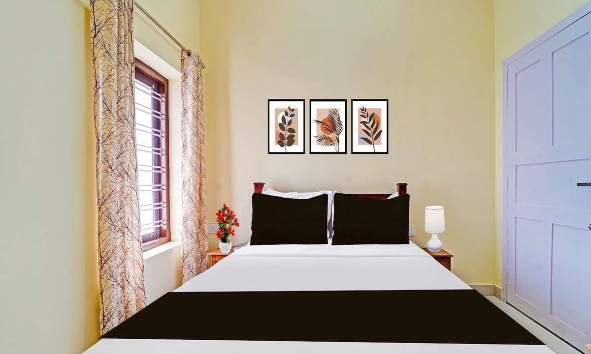 Kulanada House | Deluxe Omalloor Temple MTS Lodge