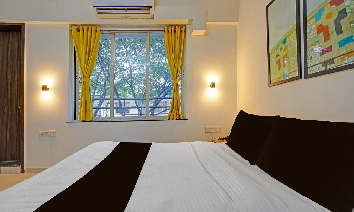 Aundh House | Classic With Balcony I- Siri Lodge