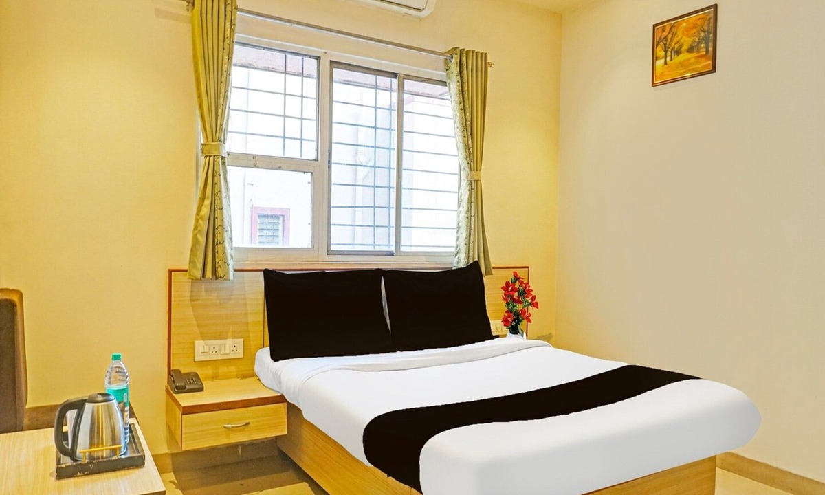 Clover Park House | Classic With Twin Bed , Pune Nagar