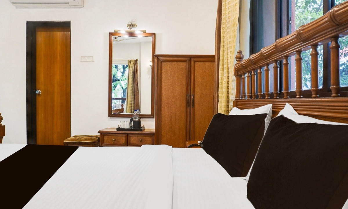 Erandwane House | Super Deluxe Twin Room Shivajii Nagar