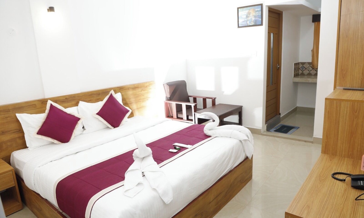 Uttamapalaiyam Hotel | Ramakkalmedu Holidays Inn
