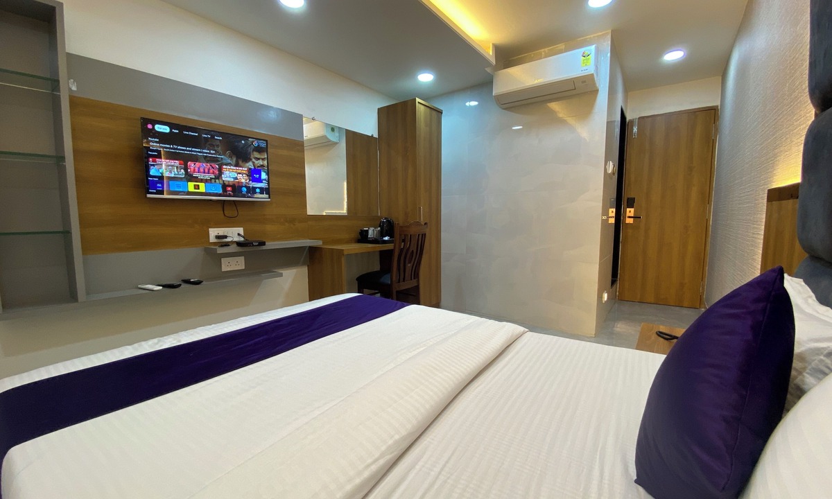 Dharavi Hotel | Hotel BKC Gold View
