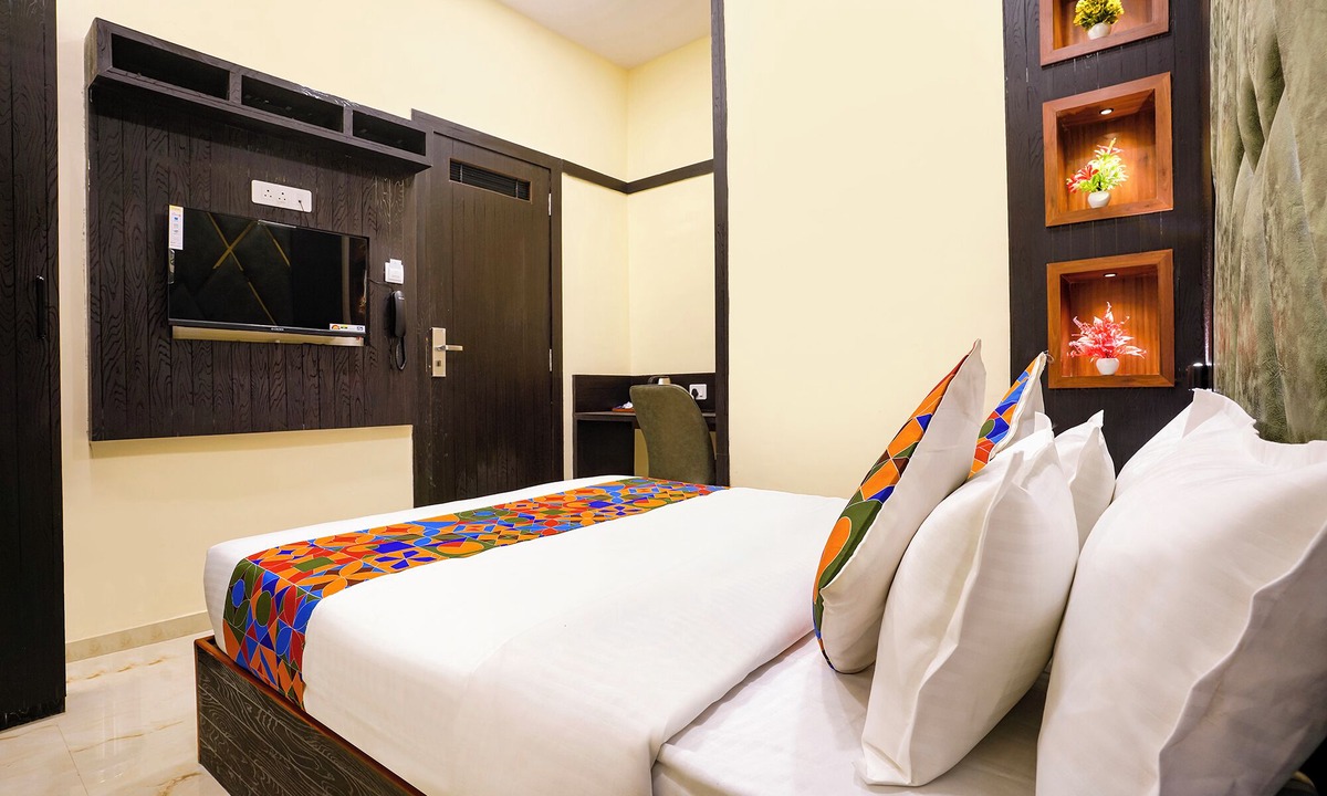 J B Nagar Hotel | Fabhotel Skyline Suite