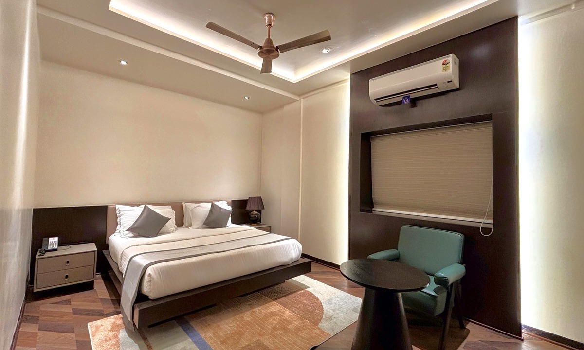 Surat Hotel | The Long D Hotel and Banquet