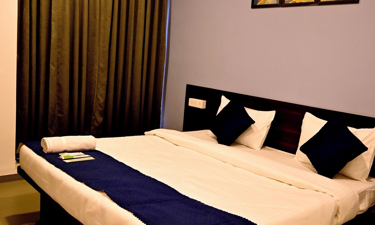 Aundh Hotel | Kivi's Stay Baner