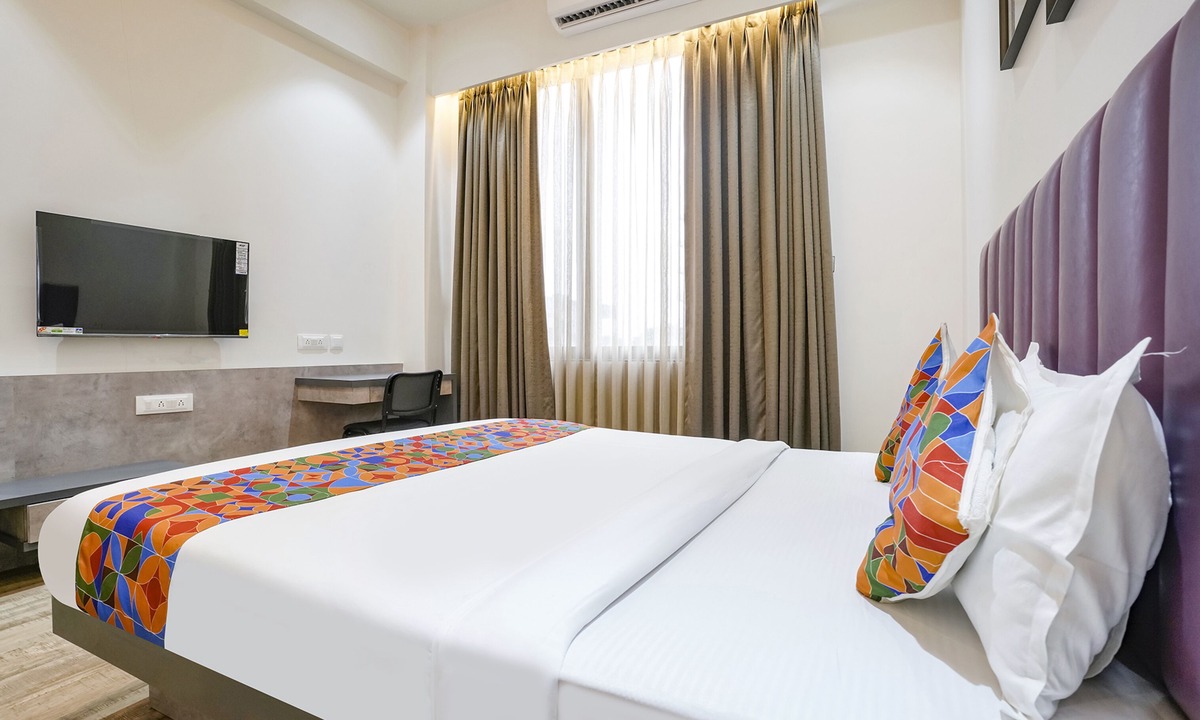Goregaon West Hotel | Fabhotel Global Spaces