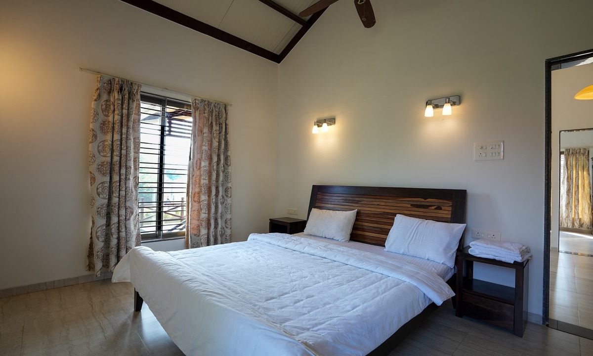 Igatpuri Hotel | E and G Green Court