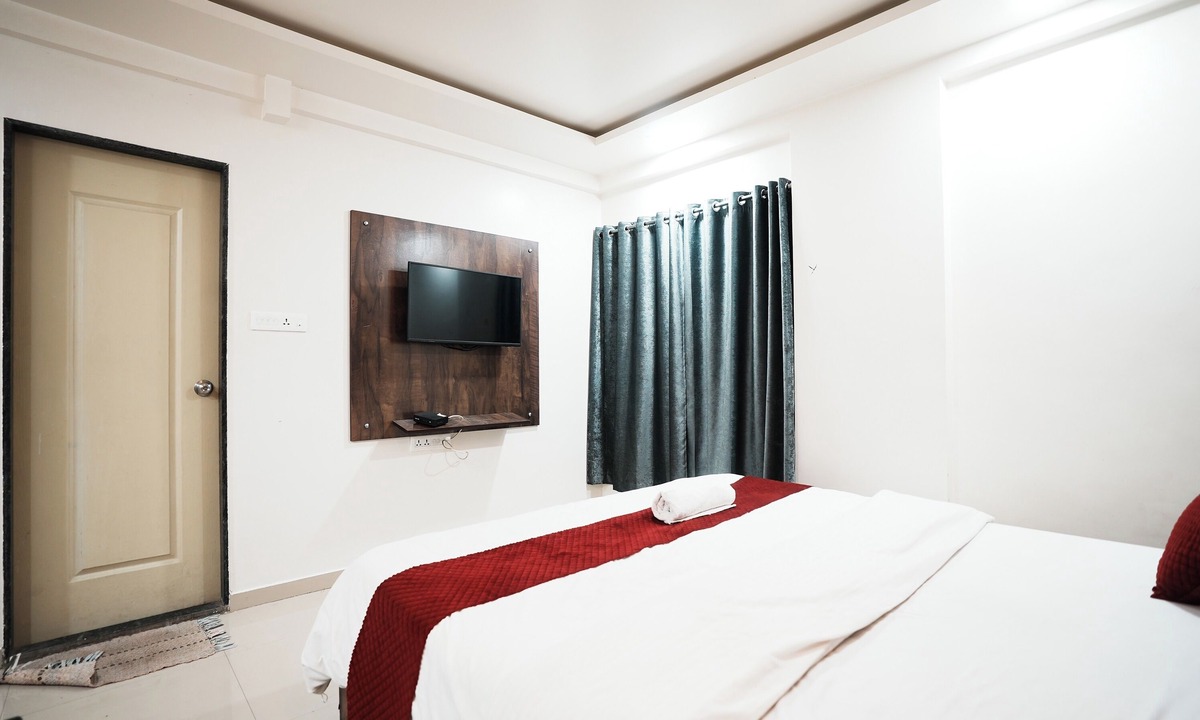 Nanded Hotel | The White House